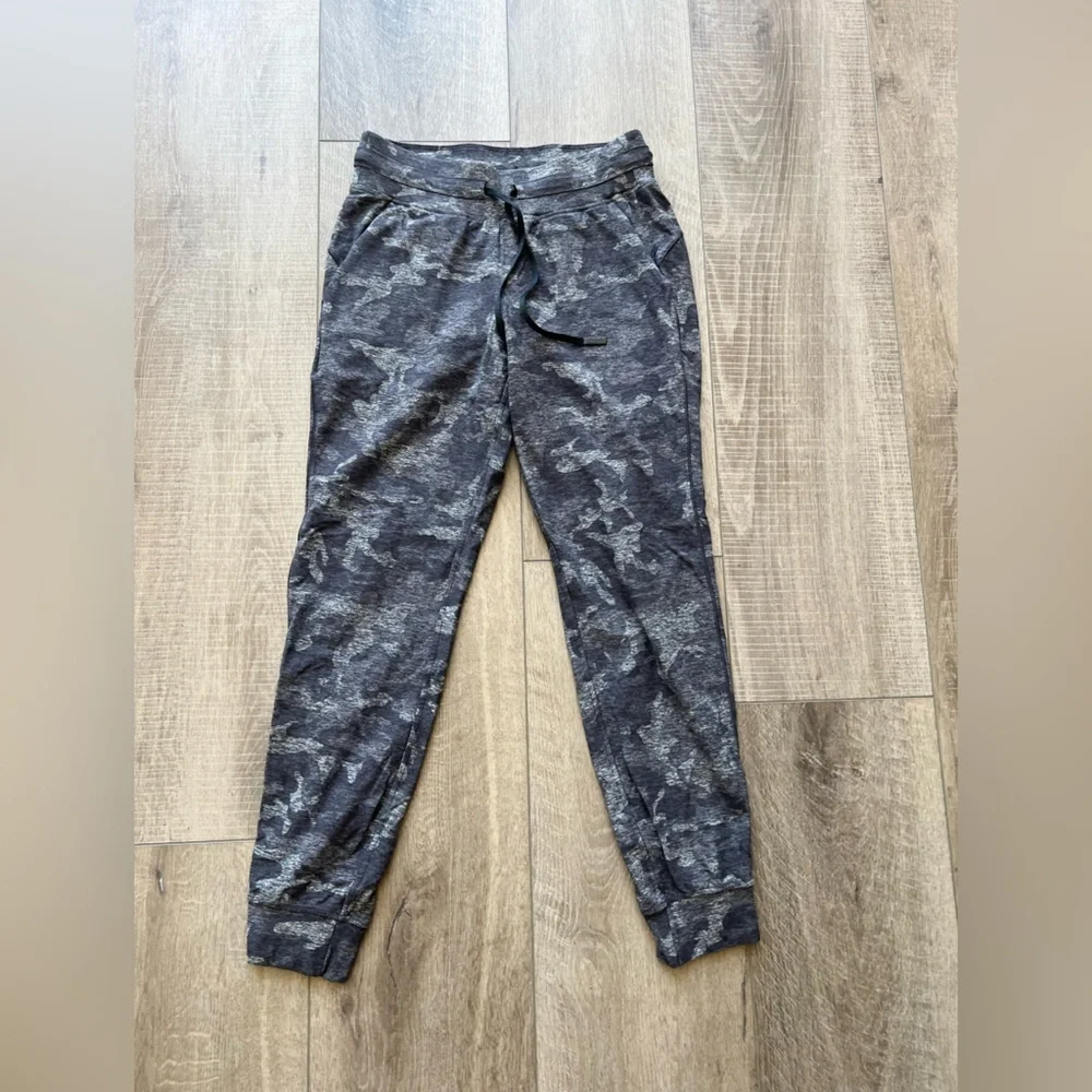 Lululemon Ready To Rulu Pant in Incognito Camo HTR Black / Black Size 6
